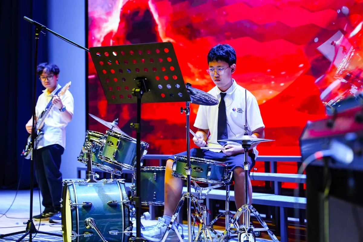 Câu lạc bộ, thể thao & cơ hội